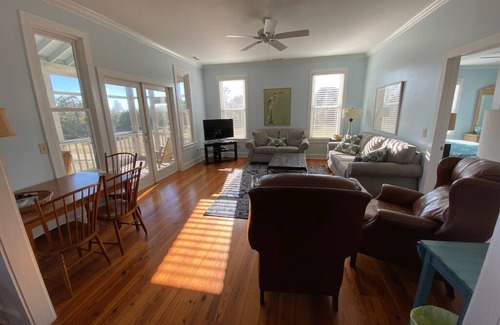 McClellanville House | "Cape View" Relaxing home with private dock on the ICW with Lighthouse Views!