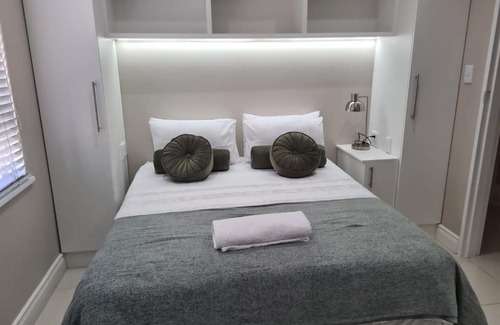 Kraaifontein Villa | Cape Winelands Business Villas