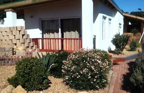 Helderberg Rural Cabin | CAPELANDS RESORT- GARDEN COTTAGE #1