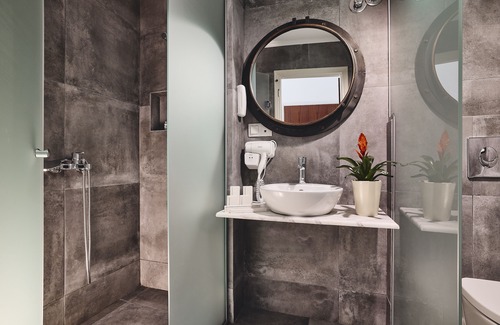 Adamas Hotel | Capetan Giorgantas