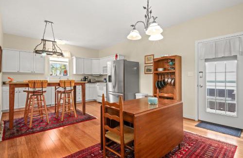 Capeville House | Capeville Cottage - modern comfort close to Cape Charles!