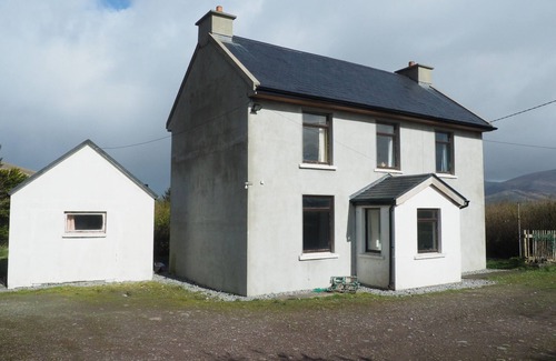 Ventry House | CAPIRE-Dingle and beach-ideal location for exploring the Dingle Peninsula