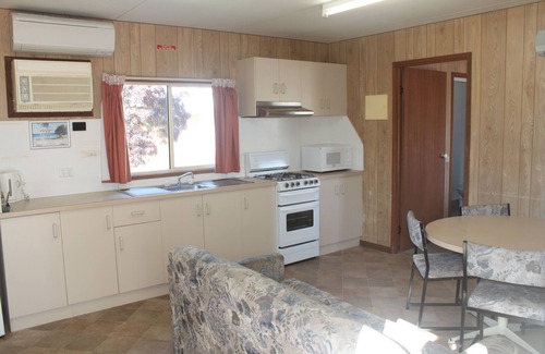 Sutton Cottage | Capital Country Holiday Park