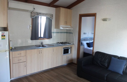 Sutton Cottage | Capital Country Holiday Park