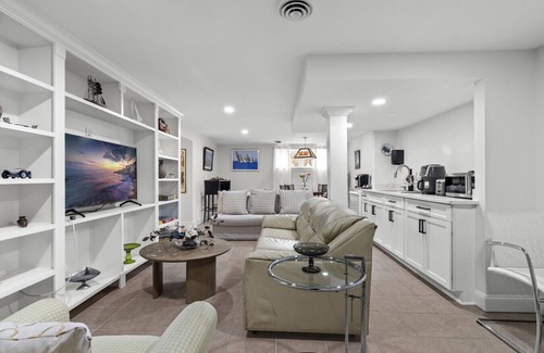 North Springfield House | Capital Getaway: Near D.C. & Hiking