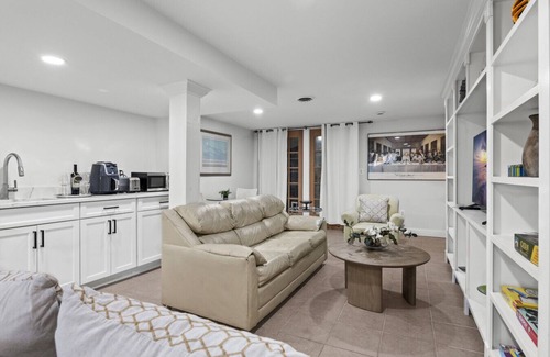 North Springfield House | Capital Getaway: Near D.C. & Hiking