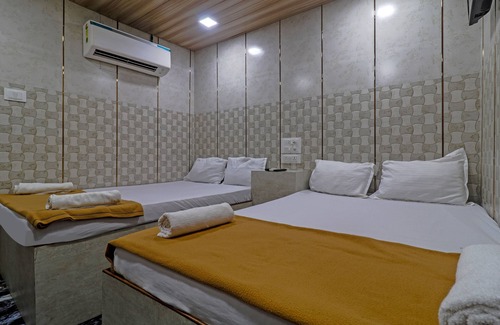 Dadar East Hotel | Capital Guest House