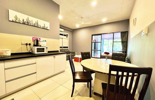Downtown Kota Kinabalu House | Capital O 90986 The Loft Residences