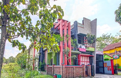 Klaten Hotel | Capital O 91690 Moza Guest House