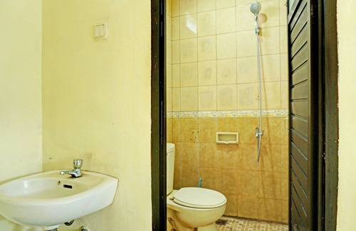South Ogan Komering Ulu Hotel | Capital O 92316 Wisma Widya Loka Pratama Near Futsal Tebing Gading