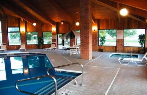Mexico Hotel | Capital O Amerihost Inn and Suites Mexico Hwy 54 MO