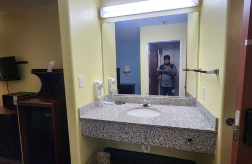 La Porte Hotel | Capital O Fairway Inn - Baytown La Porte TX