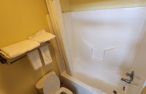 La Porte Hotel | Capital O Fairway Inn - Baytown La Porte TX