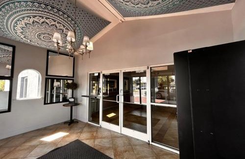 Medical District Hotel | Capital O Kings Inn