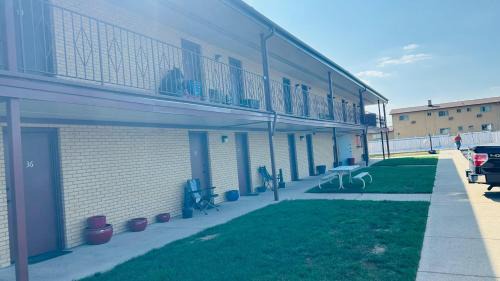 Alpine Township Hotel | Capital O Swan Inn Comstock Park