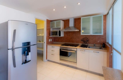 El Yaqui Condo | Capitalia - Modern Urban Retreat