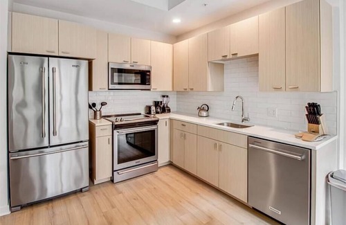 Buzzard Point Apartment | Capitol 1DenBR in heart of Navy Yard | Historic Waterfront