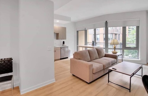 Buzzard Point Apartment | Capitol 1DenBR in heart of Navy Yard | Historic Waterfront