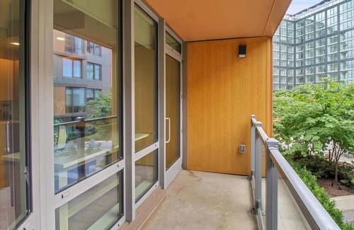 Buzzard Point Apartment | Capitol 1DenBR in heart of Navy Yard | Historic Waterfront