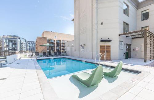 Crystal City Apartment | Capitol Convenience 2BR Luxury Minutes from DC