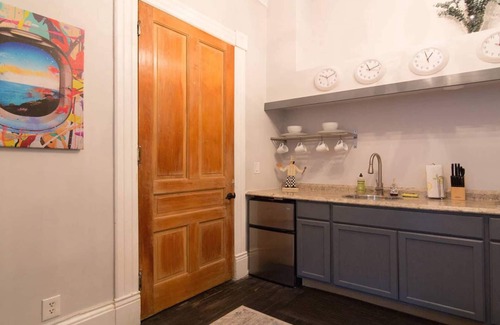 Stanton Park Bed & Breakfast | Capitol Hill Cozy 1 Bedroom, Deck, near Capitol, Eastern Market, Free Parking