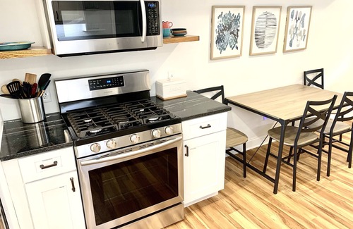 Southeast House | Capitol Hill & Eastern Market beauty w/parking