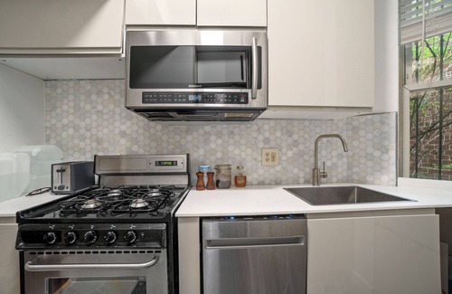 Northeast Apartment | Capitol Hill Modern 2BR with outdoor space