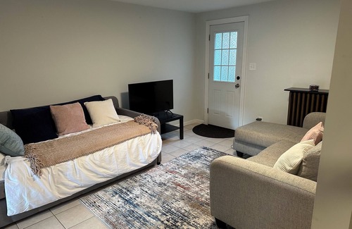Kingman Park House | Capitol Hill Oasis - Modern & Cozy