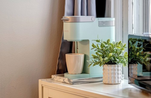 Capitol Hill Apartment | Capitol Hill Studio on Lincoln Park, Free PARKING