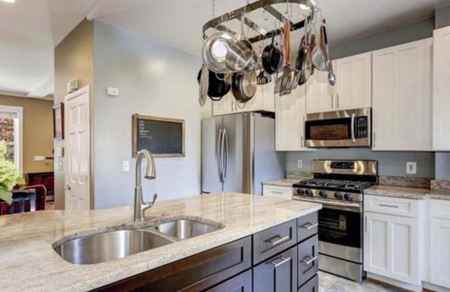Stanton Park House | Capitol Hill Two-Story home walk to the US Capitol 1.5 miles to White House