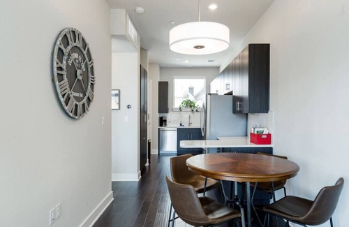 North Side Condo | Capitol View Condos by One Fine Bnb - Paramount