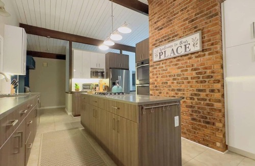 Tumwater House | Capitol View Hot Tub Sleeps 10!