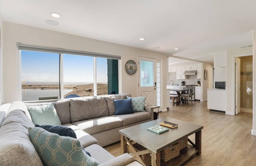 Capitola House | Capitola Venetian #1 – Historic Beachfront Getaway