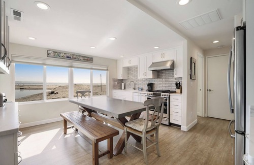 Capitola House | Capitola Venetian #1 – Historic Beachfront Getaway