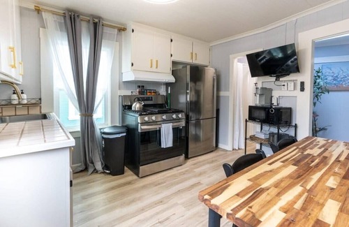 Capitola Apartment | Capitola Village Bungalow - 2 Blocks from the Sand
