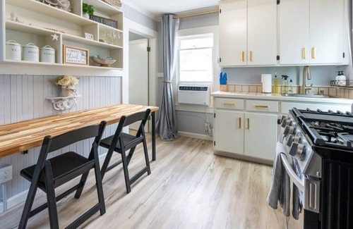 Capitola Apartment | Capitola Village Bungalow - 2 Blocks from the Sand