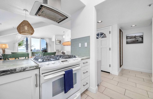 Capitola House | Capitola Village Condo - 1 min walk to beach