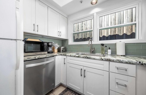 Capitola House | Capitola Village Condo - 1 min walk to beach