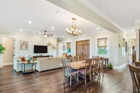 Key West House | Capmar House -Huge Home & Pool