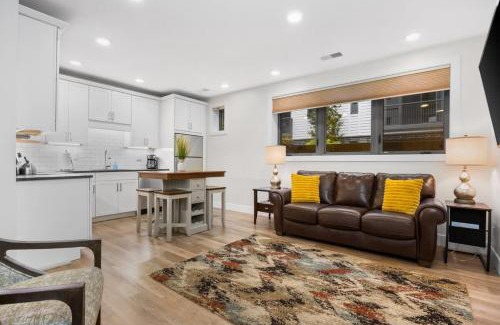 Traverse City House | Capri 002 in the Heart of Downtown TC