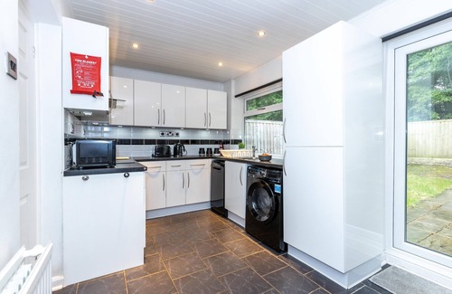 Loughborough House | CAPRI 13 SA 3 Bed - 6 Guests - Close to Uni & M1 - Parking - Wifi - Smart TV