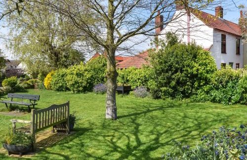 Winterton-on-Sea House | Capri Cottage