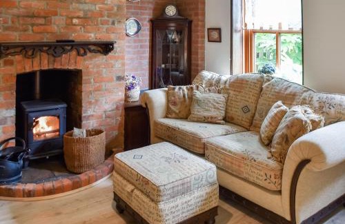 Winterton-on-Sea House | Capri Cottage