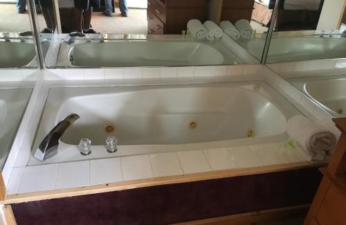 North Dartmouth Hotel | Capri Motel