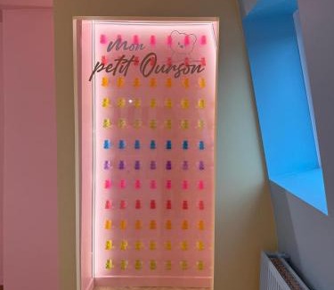 Roubaix House | Capsule Candy - piscine à boules - cinéma privé