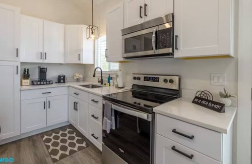 West Jordan House | Capt's Quarters | Big Backyard | 5 BD 2 B