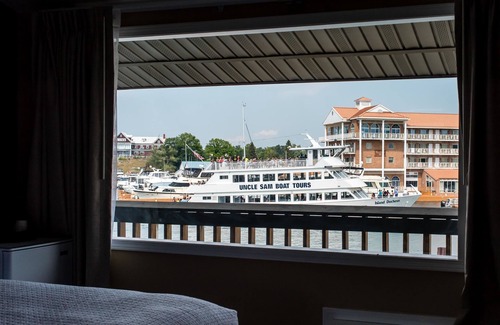 Alexandria Bay Hotel | Capt. Thomson's Resort