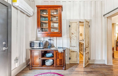 Stephenville House | Captain James Beech House: Historic Stay Near TSU