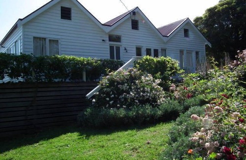 Rhyll Cottage | Captain Lock's Cottage(featured on 'Postcards') Open Fireplace and Pet Friendly