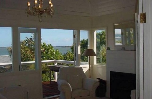 Rhyll Cottage | Captain Lock's Cottage(featured on 'Postcards') Open Fireplace and Pet Friendly
